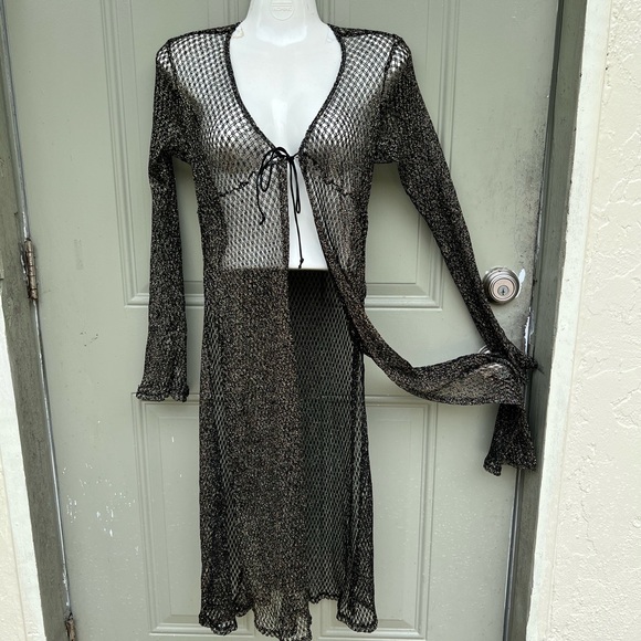 Cover up - Picture 2 of 2